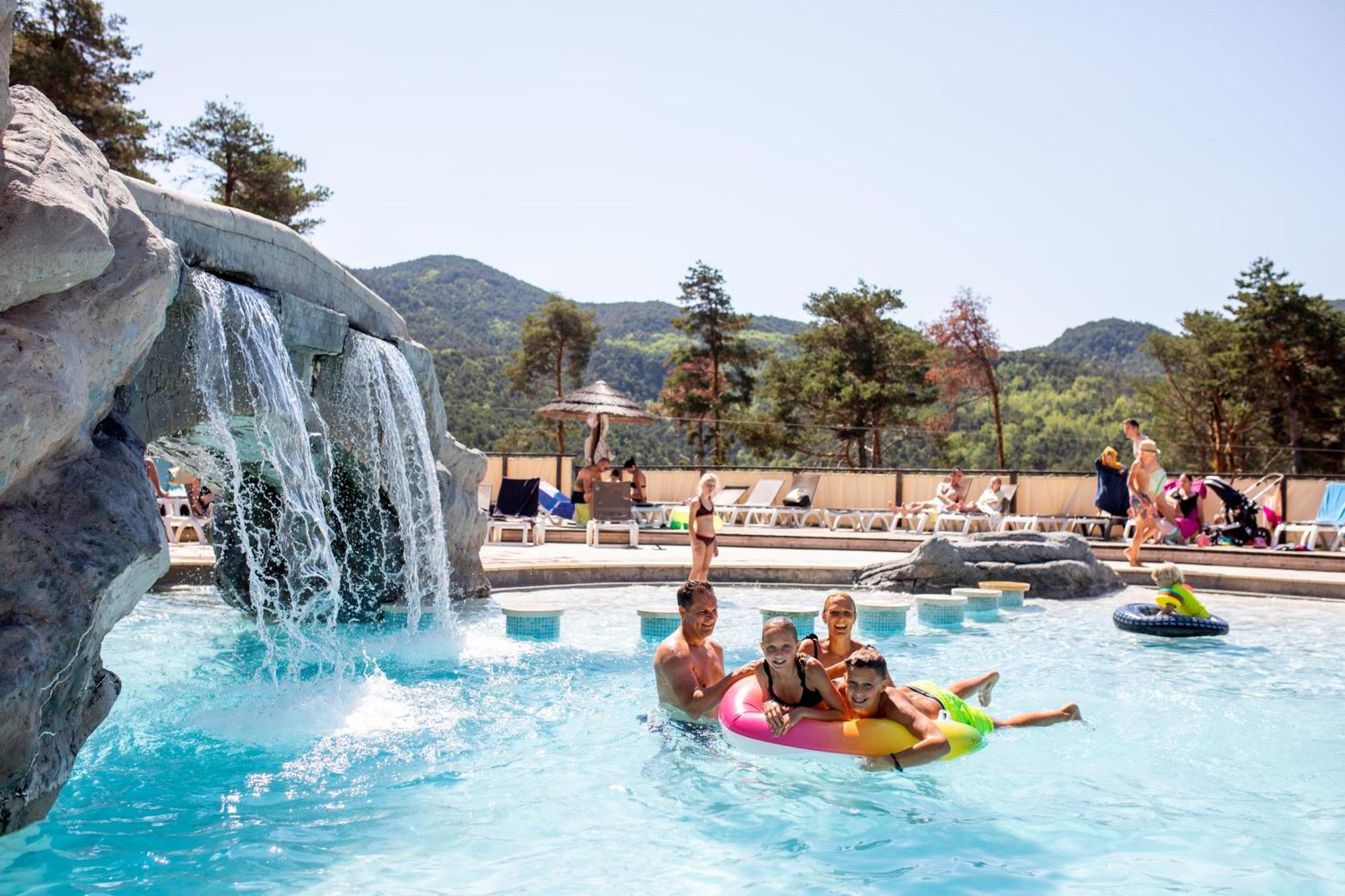 Camping Rcn Les Collines De Castellane Dış mekan fotoğraf