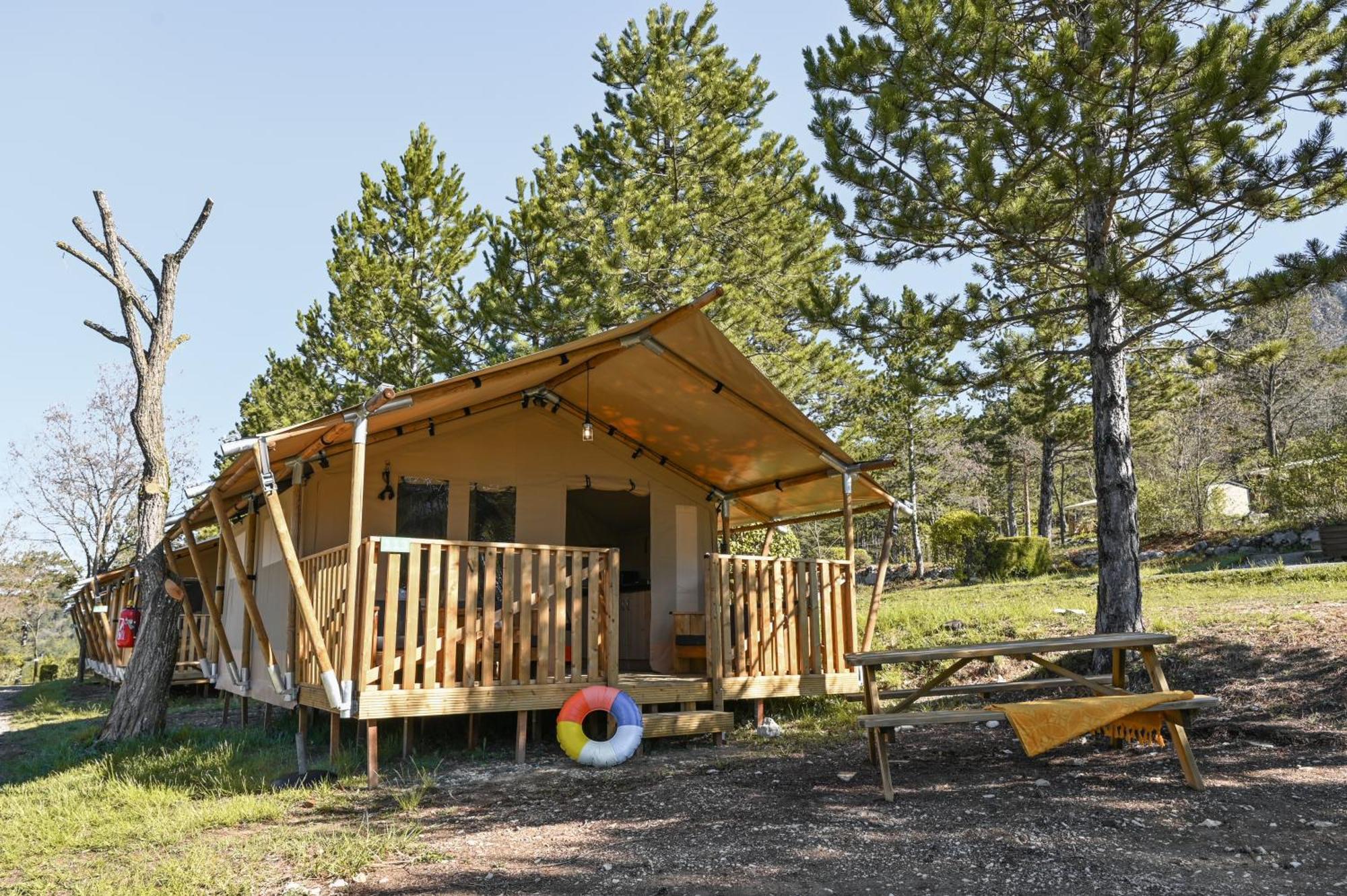 Camping Rcn Les Collines De Castellane Oda fotoğraf